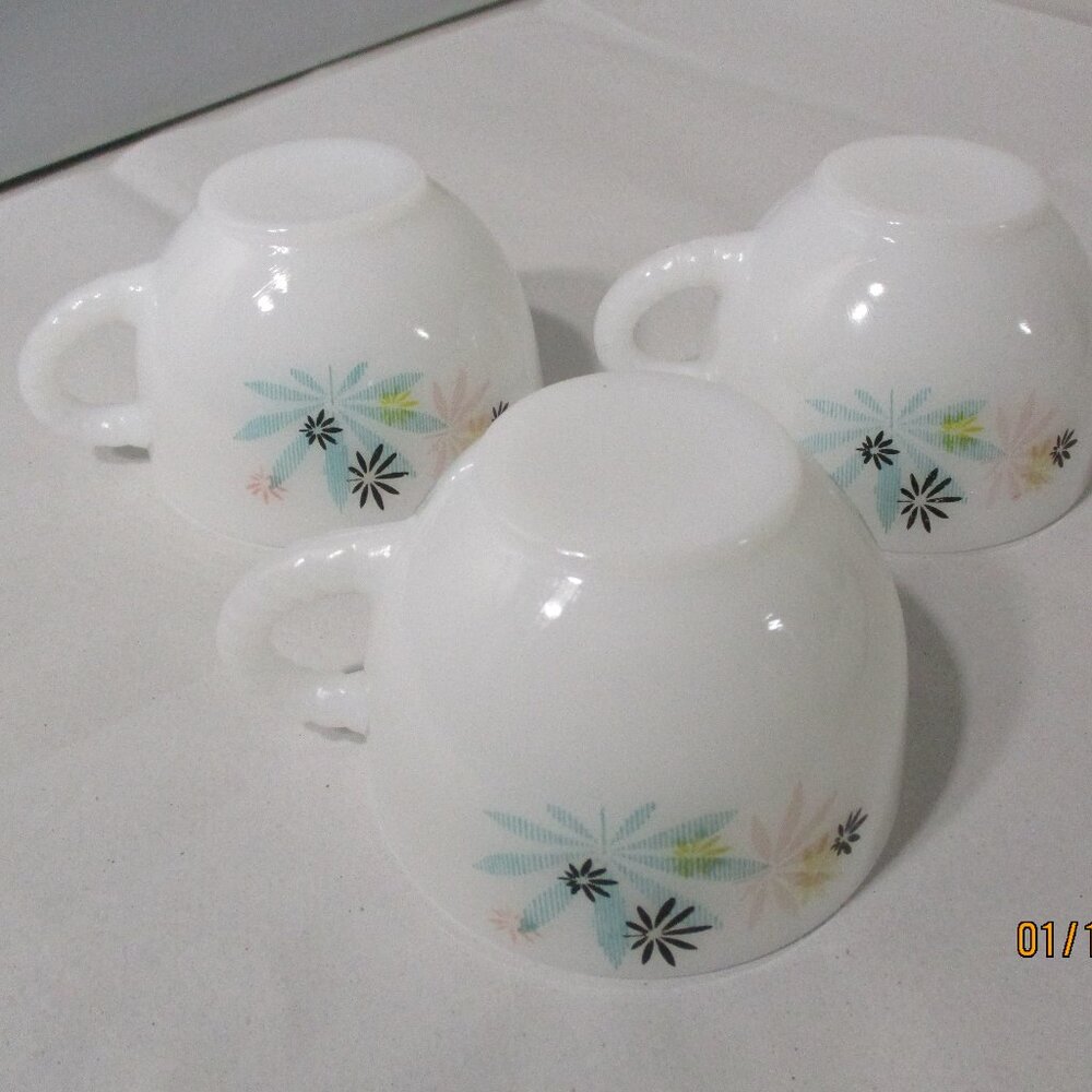 Vintage MCM  Atomic Flower Milk Glass  Coffee Patio Snack Set Tray & Cup - Picture 10 of 12